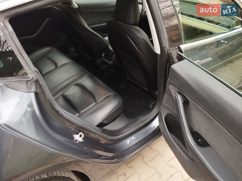 Седан Tesla Model 3 2019 в Ужгороді