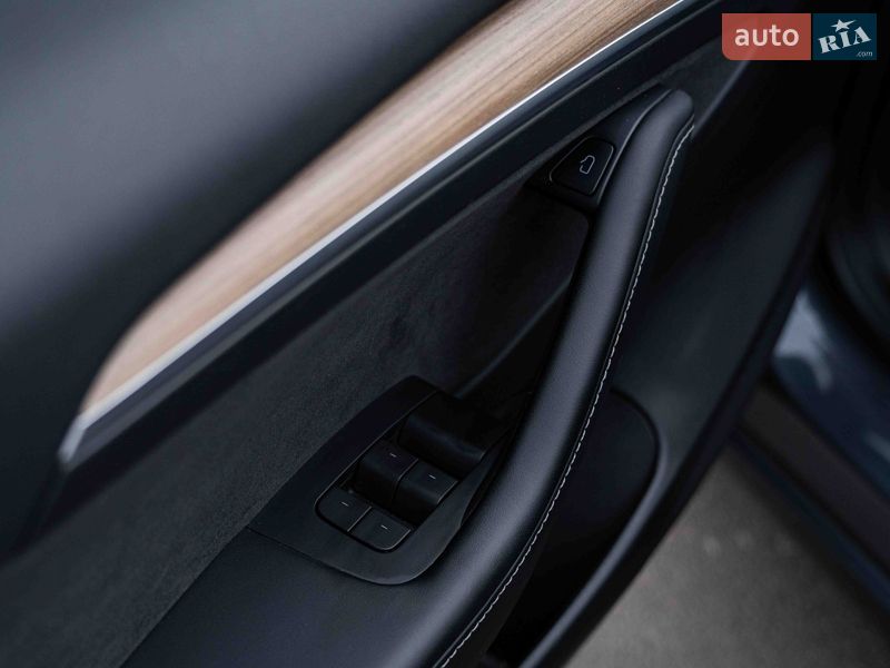 Седан Tesla Model 3 2022 в Одессе