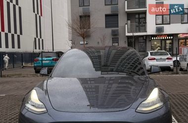 Седан Tesla Model 3 2018 в Киеве