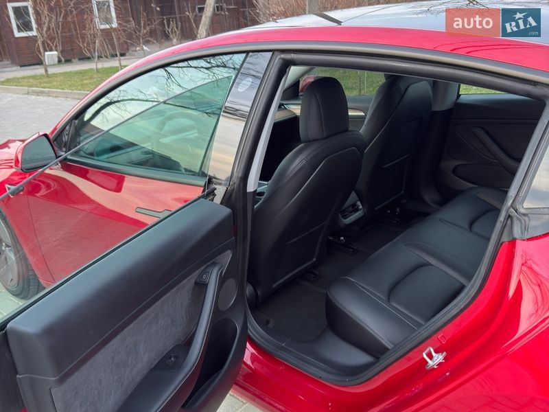 Седан Tesla Model 3 2021 в Золочеві