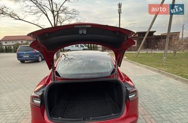 Седан Tesla Model 3 2021 в Золочеві