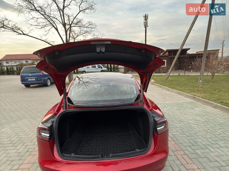 Седан Tesla Model 3 2021 в Золочеві