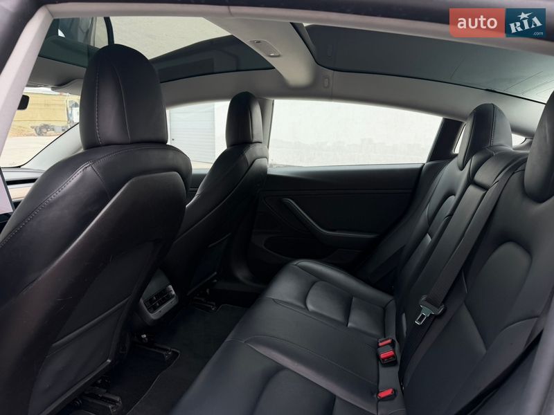 Седан Tesla Model 3 2019 в Вінниці