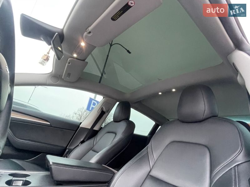 Седан Tesla Model 3 2022 в Львове