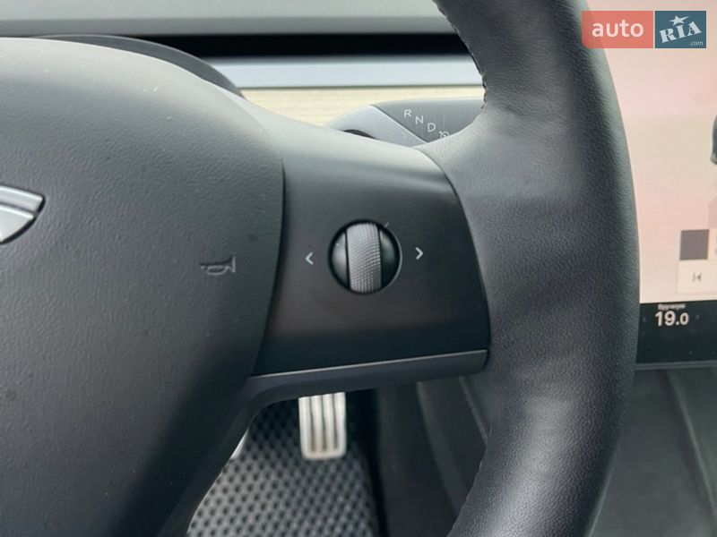 Седан Tesla Model 3 2022 в Львове