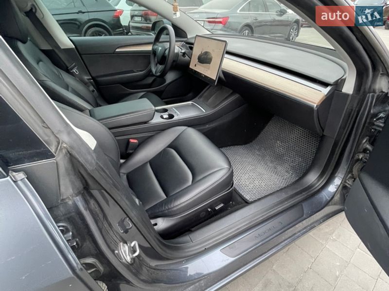 Седан Tesla Model 3 2022 в Львове