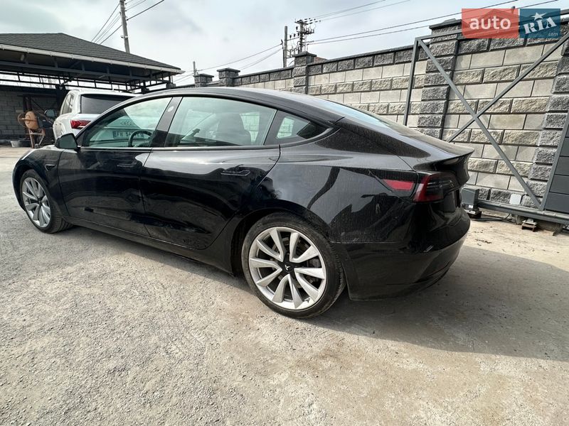 Седан Tesla Model 3 2022 в Киеве