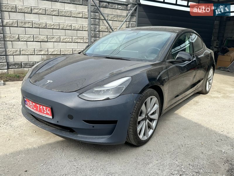 Седан Tesla Model 3 2022 в Киеве