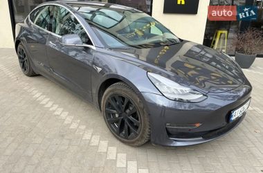 Седан Tesla Model 3 2018 в Бучі