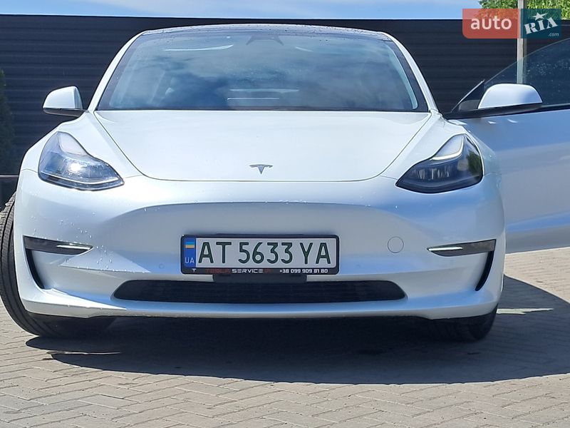 Седан Tesla Model 3 2020 в Ивано-Франковске