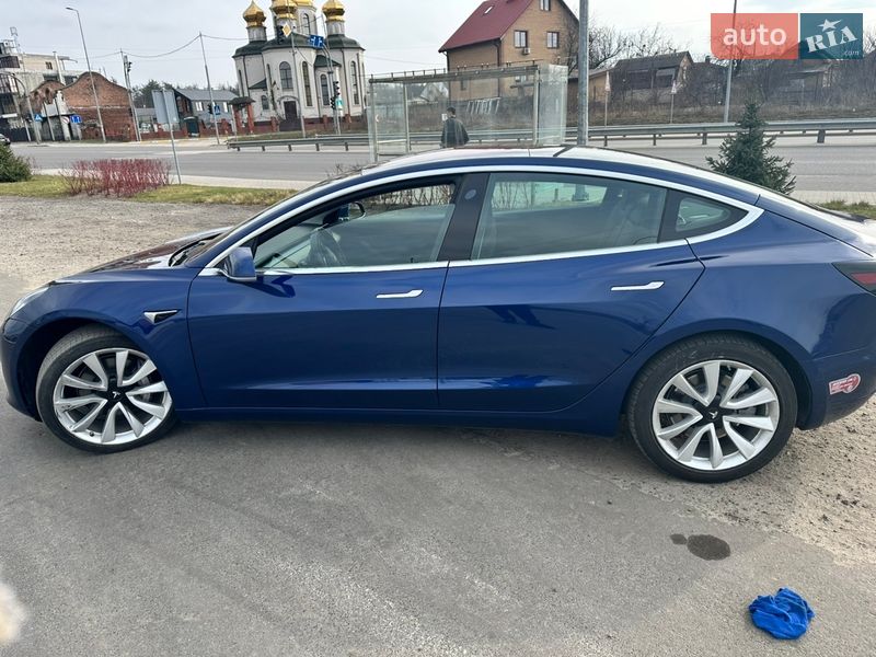Седан Tesla Model 3 2019 в Киеве