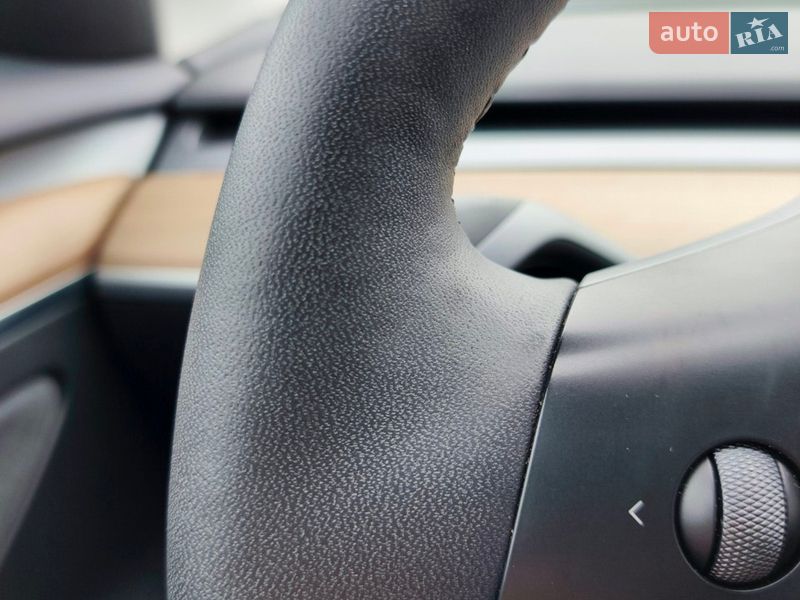 Седан Tesla Model 3 2023 в Дніпрі