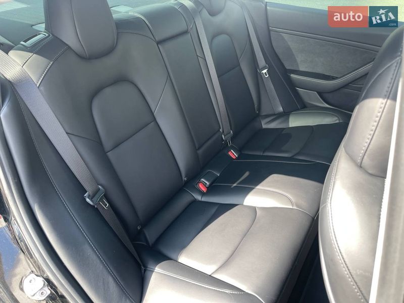 Седан Tesla Model 3 2020 в Киеве