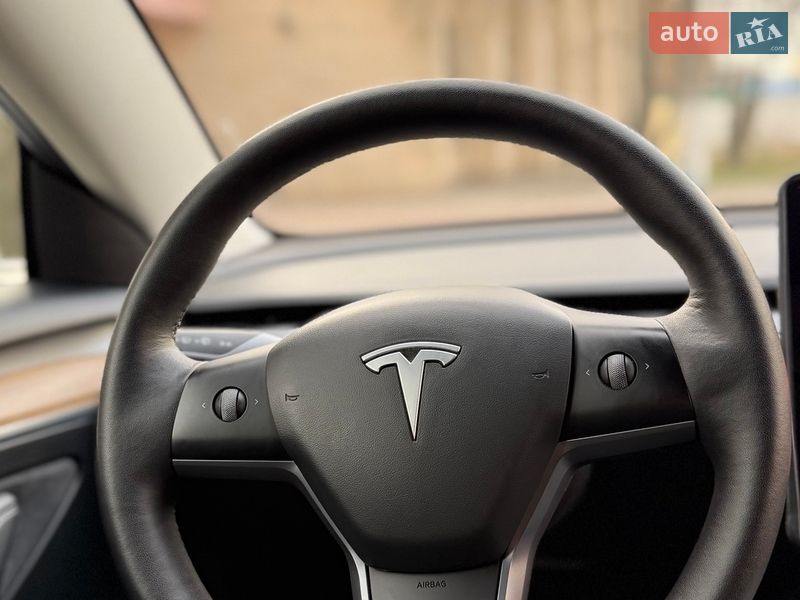 Седан Tesla Model 3 2022 в Києві