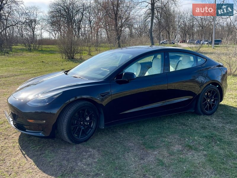 Седан Tesla Model 3 2022 в Кропивницькому