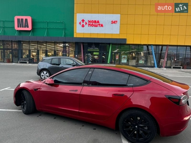 Седан Tesla Model 3 2021 в Киеве