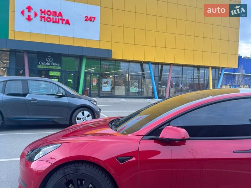 Седан Tesla Model 3 2021 в Киеве