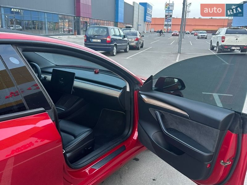 Седан Tesla Model 3 2021 в Киеве