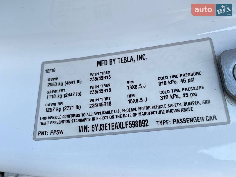 Седан Tesla Model 3 2019 в Черновцах