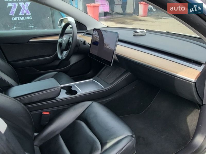 Седан Tesla Model 3 2021 в Киеве