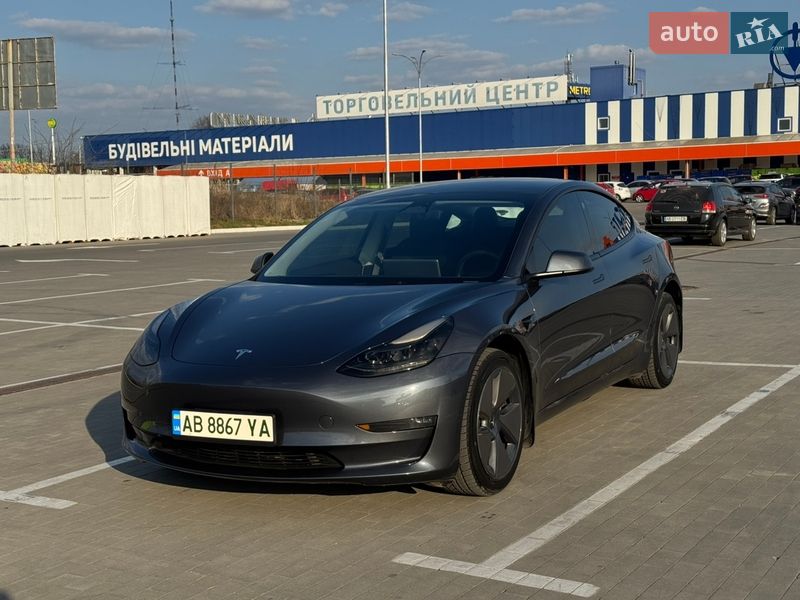 Седан Tesla Model 3 2023 в Виннице