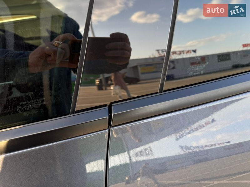 Седан Tesla Model 3 2023 в Виннице