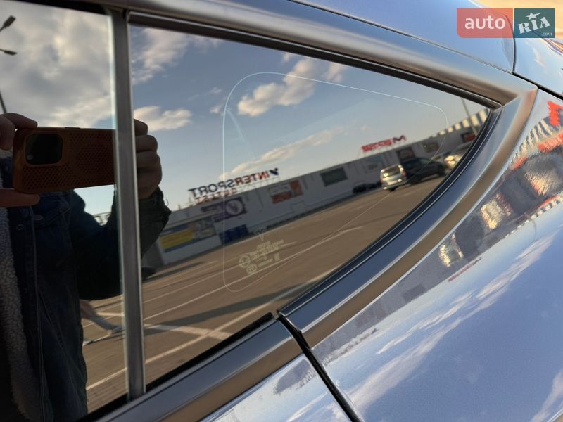 Седан Tesla Model 3 2023 в Виннице