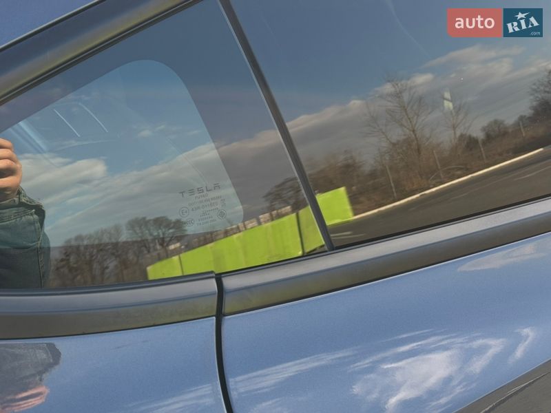 Седан Tesla Model 3 2023 в Виннице