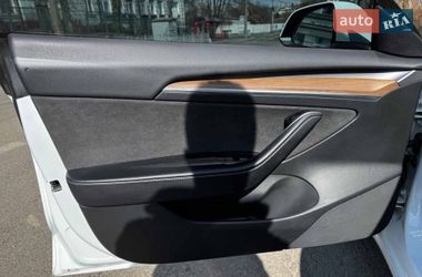 Седан Tesla Model 3 2022 в Киеве