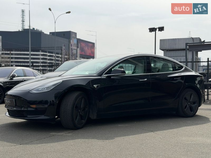 Седан Tesla Model 3 2019 в Киеве