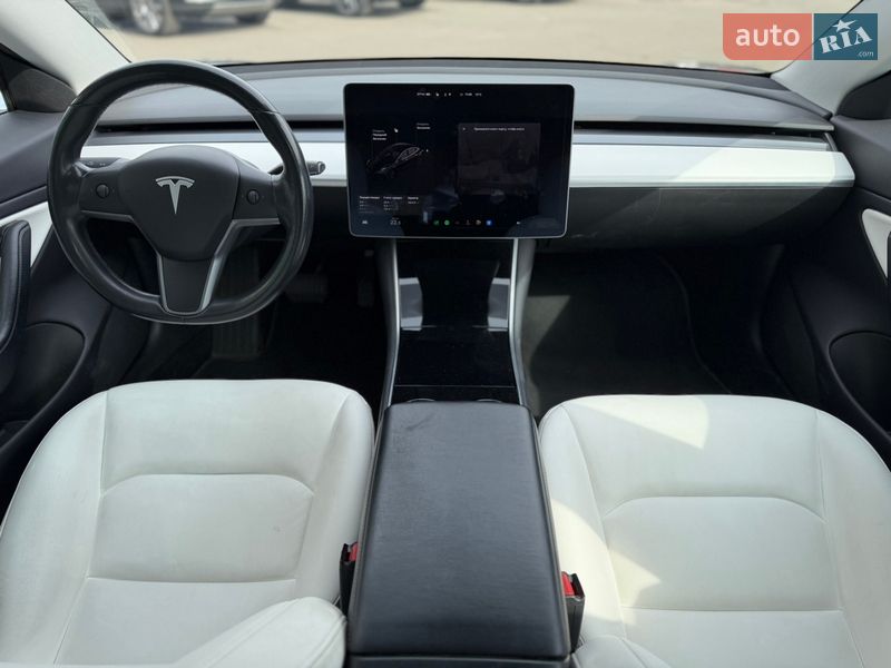 Седан Tesla Model 3 2019 в Киеве