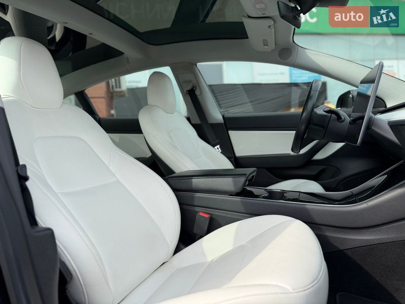 Седан Tesla Model 3 2019 в Киеве