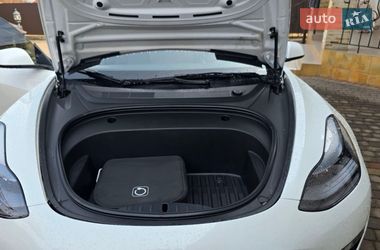 Седан Tesla Model 3 2023 в Львові