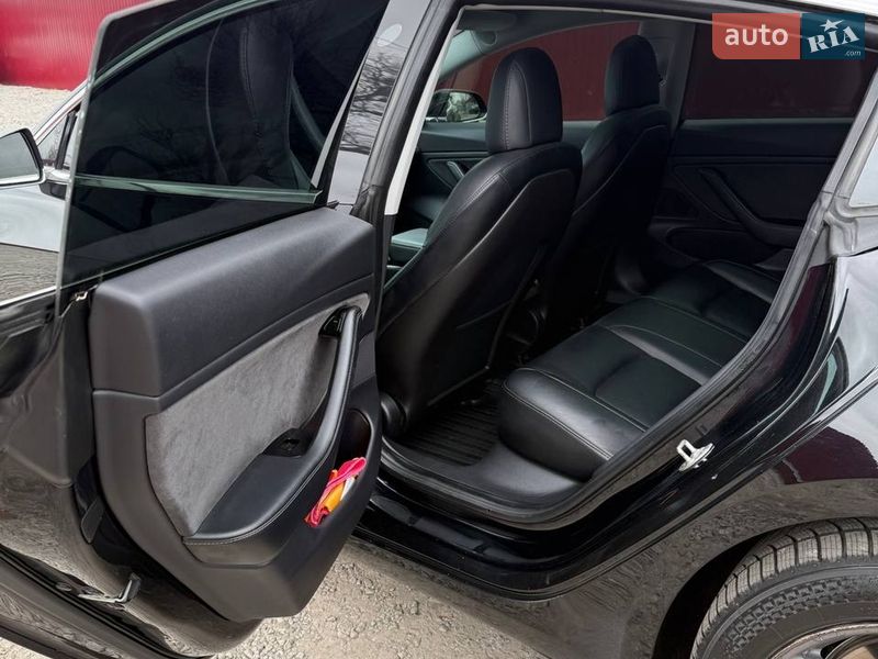 Седан Tesla Model 3 2019 в Павлограді