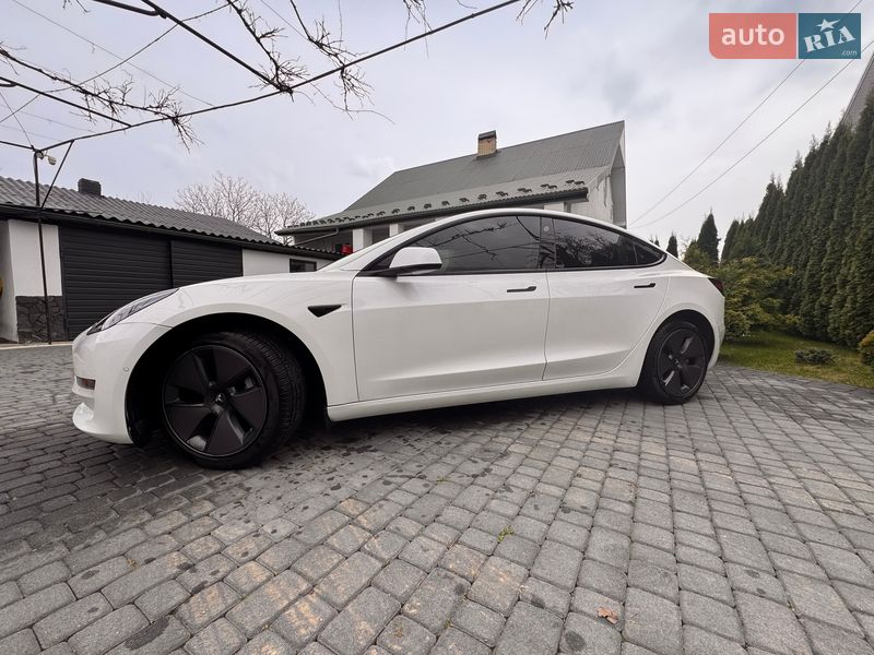 Седан Tesla Model 3 2021 в Самборе