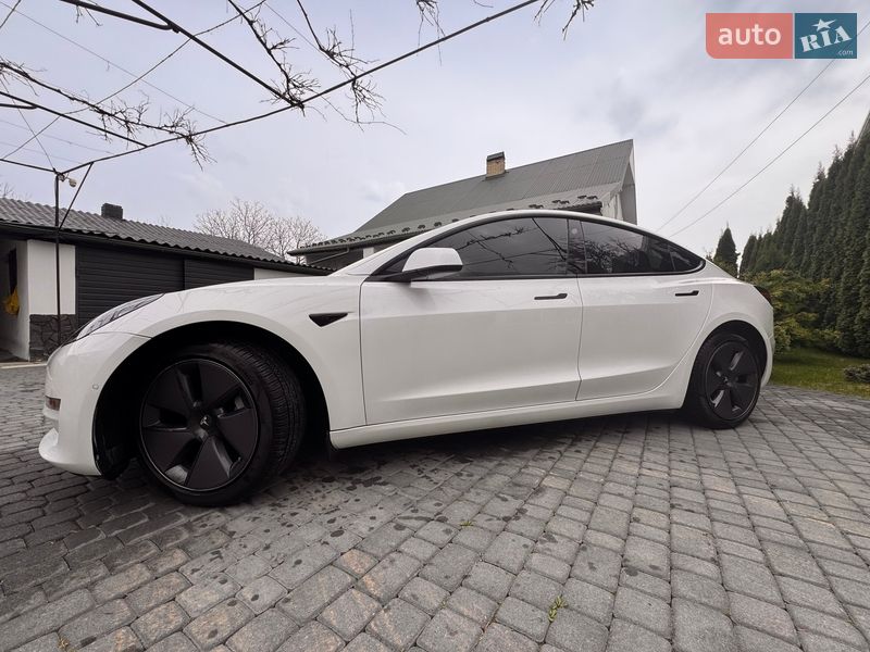 Седан Tesla Model 3 2021 в Самборе