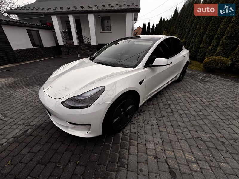 Седан Tesla Model 3 2021 в Самборе