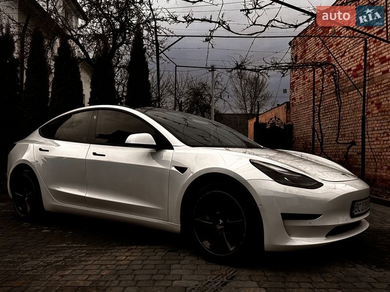 Седан Tesla Model 3 2021 в Самборе
