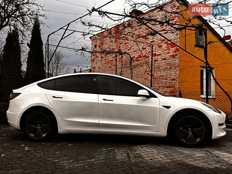 Седан Tesla Model 3 2021 в Самборе