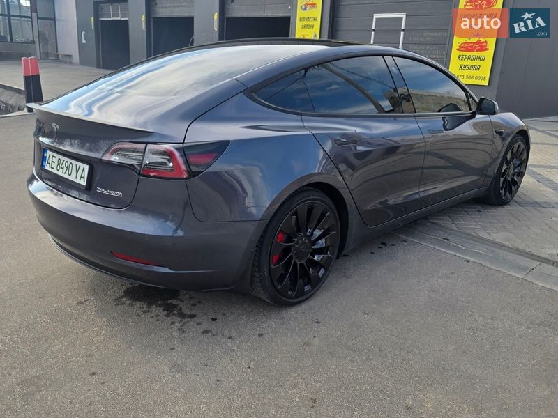 Седан Tesla Model 3 2022 в Днепре