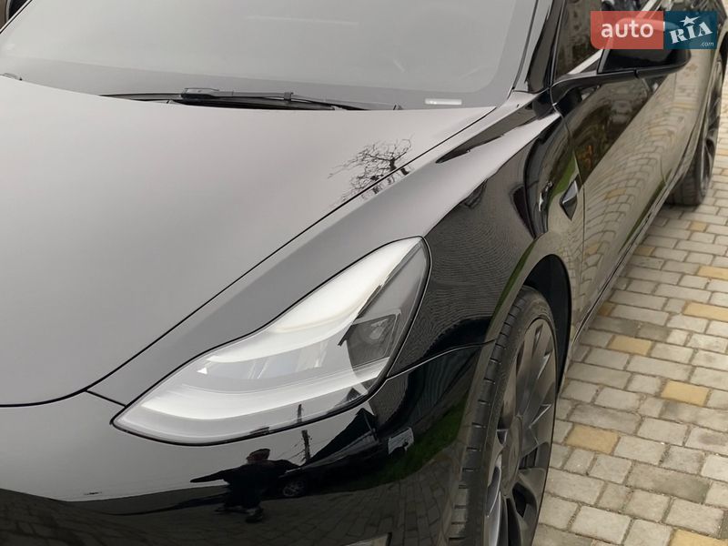 Седан Tesla Model 3 2021 в Новомосковську