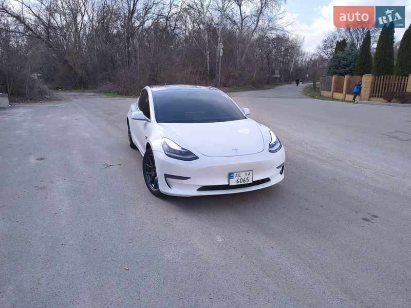 Седан Tesla Model 3 2020 в Дніпрі