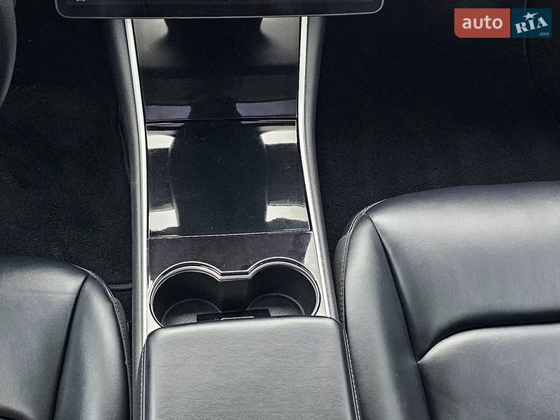 Седан Tesla Model 3 2020 в Львове фото 42 Седан Tesla Model 3 2020 в Львове
