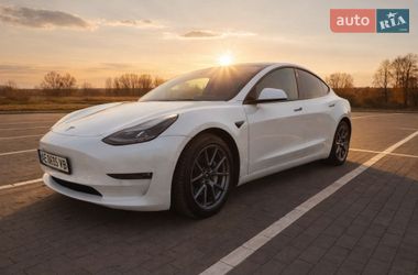 Седан Tesla Model 3 2021 в Виннице