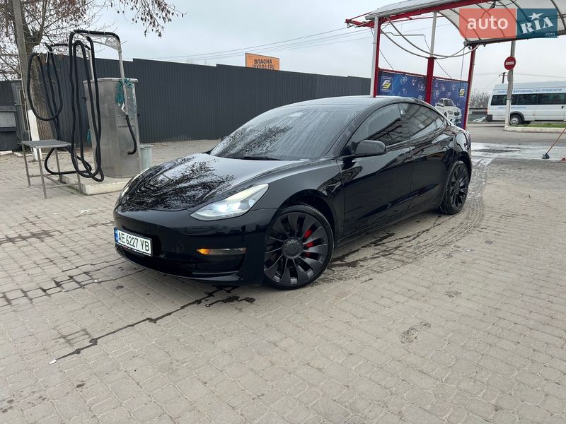 Седан Tesla Model 3 2021 в Новомосковську