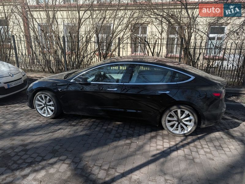 Седан Tesla Model 3 2019 в Львове