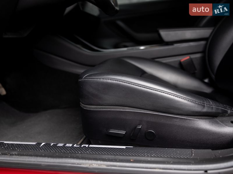 Седан Tesla Model 3 2018 в Житомирі