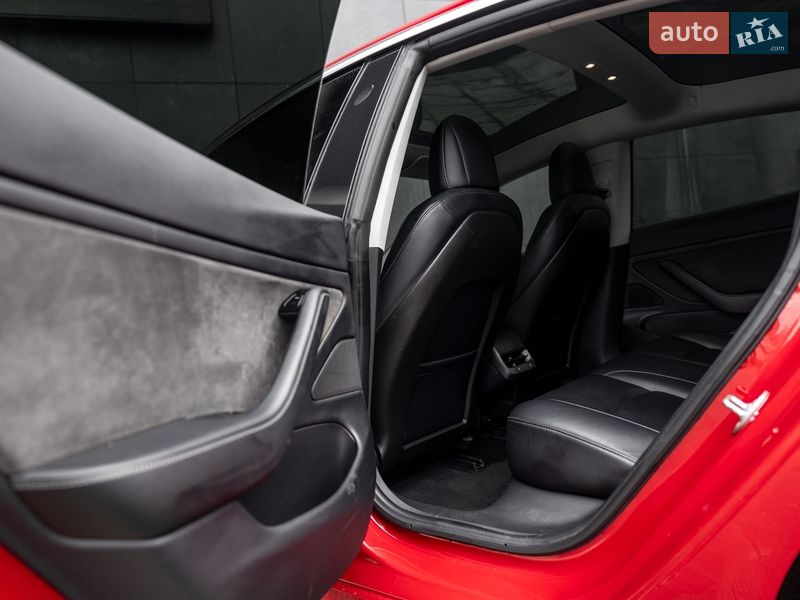 Седан Tesla Model 3 2018 в Житомирі