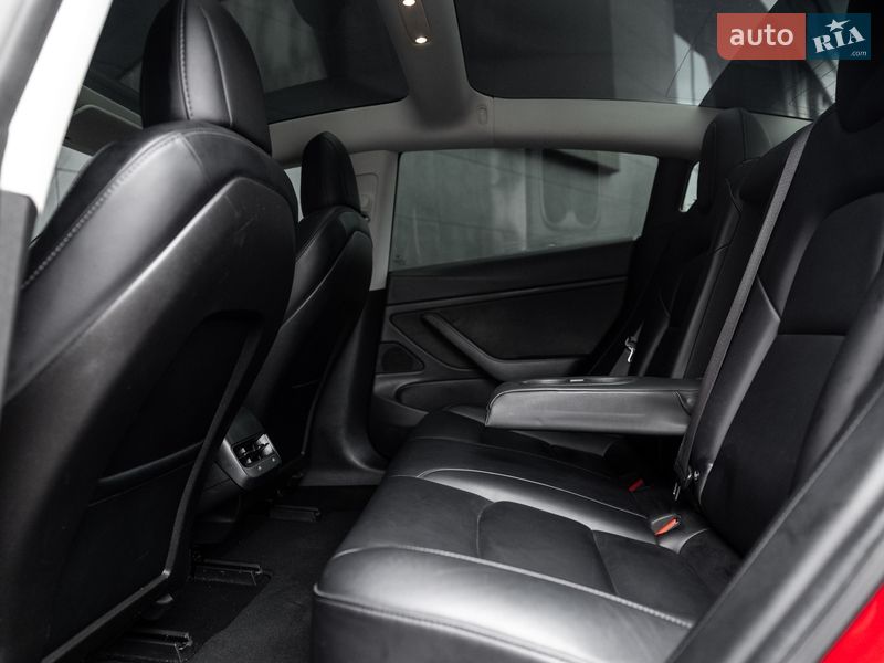 Седан Tesla Model 3 2018 в Житомирі