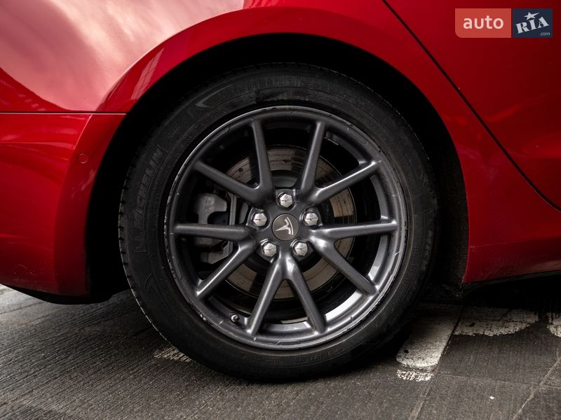 Седан Tesla Model 3 2018 в Житомирі